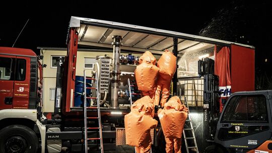 Bei der Feuerwache 1 wurde der Umgang mit Gefahrstoffen geübt.