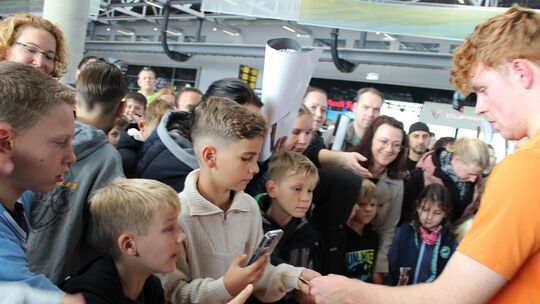 Vor allem bei jüngerem Publikum beliebt: Fußball-Freestyle-Influencer Jannik Freestyle kommt zum Rosenmontag nach Koblenz.