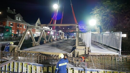 Im November installierte das THW eine Behelfsbrücke in Puderbach. Damit sind Ober- und Unterdorf auch während dem Ersatzneubau d