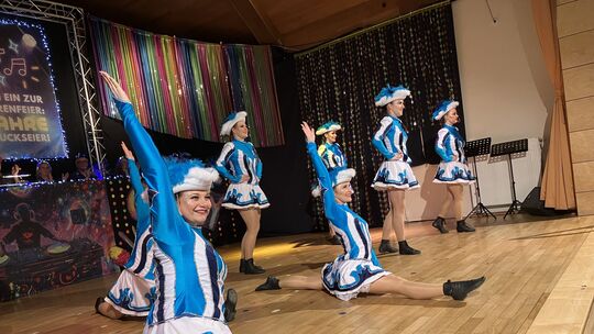 Die Kuckuckseier-Garde eröffnete mit viel Schwung das närrische Protokoll.