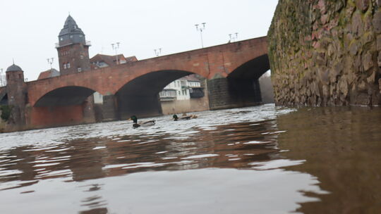 Flusswärme ist eine Option, ein Nahwärmenetz zu speisen. Die Nahe wäre dazu geeignet.