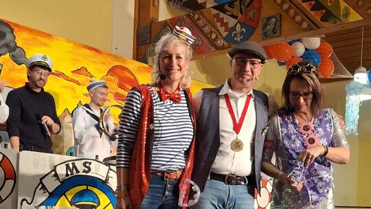 Närrisch-bunt ist die Fastnacht in Roes.