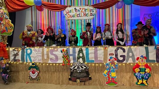 "Wat en Zirkus – Owafell Helau!" Zirkusdirektor Uwe Rath und sein närrischer Elferrat führten in der Mosella-Halle durch ein bun