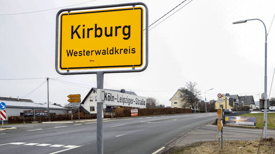 Der Landesbetrieb Mobilität (LBM) plant, die Ortsdurchfahrt Kirburg (B414) ab 2027 auszubauen. Vorgesehen sind die Erneuerung vo
