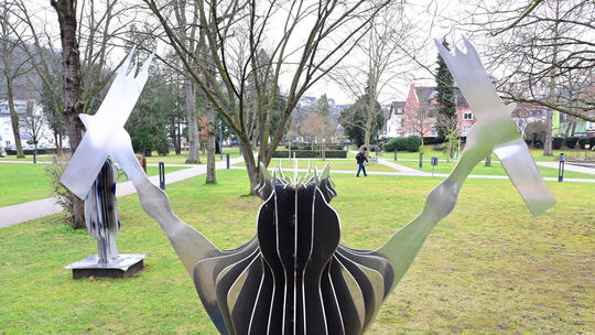 Auch die Kunstobjekte im Bad Breisiger Kurpark haben durchaus ihre Fans.