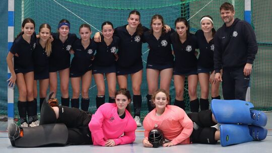 Freuen sich über die Vizemeisterschaft in der Oberliga und auf die süddeutsche Meisterschaft: die U14-Mädchen des VfL Bad Kreuzn