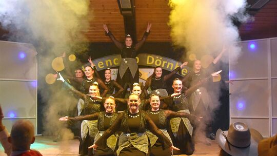 Die Tanzgrupe "Younited" aus Balduinstein entführte die Zuschauer beim Möhnenball in Dörnberg in das Reich des Sandmanns. Die Tanzgrupe "Younited" aus Balduinstein entführte die Zuschauer beim Möhnenball in Dörnberg in das Reich des Sandmanns.