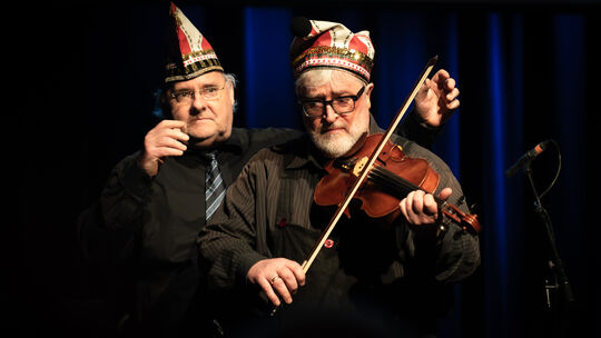 Gerhard Dierig (vorne) ist Bratschist beim Gürzenich-Orchester und fiedelt zugleich bei Schängs Schmölzje.
