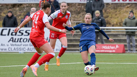 Beim jüngsten Andernacher Heimsieg gegen Potsdam sorgte Isabel Pfeiffer (rechts) nach ihrer Einwechslung für frischen Wind bei d