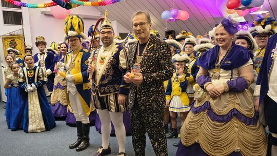 Alles bereit zum Test auf Karnevalstauglichkeit? Beim närrischen Quiz treten Bürgermeister Andreas Geron, Prinz Christian I. und Alles bereit zum Test auf Karnevalstauglichkeit? Beim närrischen Quiz treten Bürgermeister Andreas Geron, Prinz Christian I. und