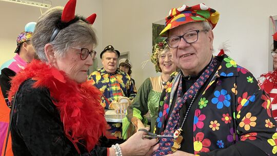 „Bernd, jetzt geht’s dir an den Kragen, jetzt haben die Frauen bis nach Fastnacht das Sagen“, ließ die zweitoberste Möhn Annedor