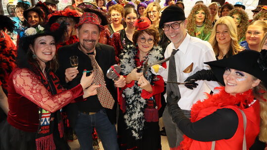 Peter Unkel, VG-Bürgermeister der Verbandsgemeinde Hunsrück-Mittelrhein (links), und Volker Bernd, Stadtbürgermeister von Emmels