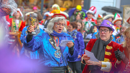 „Dat Leed vom Mayener Mädchen“ wird lauthals mitgesungen.