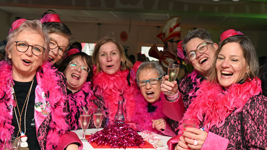 Die Altweiberfastnacht ist für die Rheinböllener Möhnen immer ein ganz besonderer Feiertag.