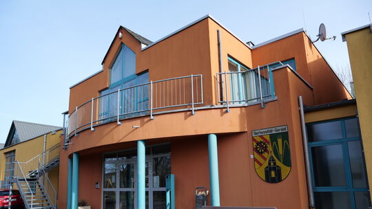 Das Kultur- und Jugendzentrum von Oberhonnefeld-Gierend soll in diesem Jahr aufgehübscht werden und einen Außenaufzug bekommen.