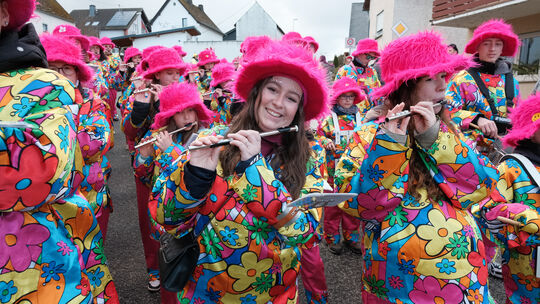 Karnevalsumzug am Schwerdonnerstag in Gamlen im Kreis Cochem-Zell