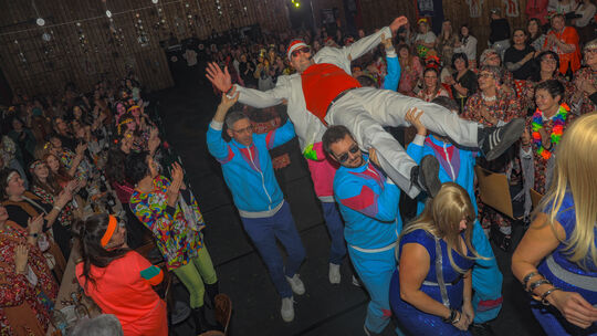 Tolle Stimmung herrscht am Schwerdonnerstag in Kehrig.