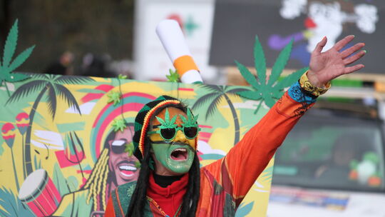 Reaggae und karibisches Flair zauberte diese Fußgruppe ins Oberbreisiger Schmuddelwetter. Reaggae und karibisches Flair zauberte diese Fußgruppe ins Oberbreisiger Schmuddelwetter.