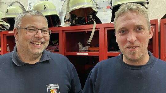 Udo Mohr (links) und Tim Hepp (rechts) setzen sich für die Nachwuchsförderung bei der Freiwilligen Feuerwehr Vordereifel ein. De