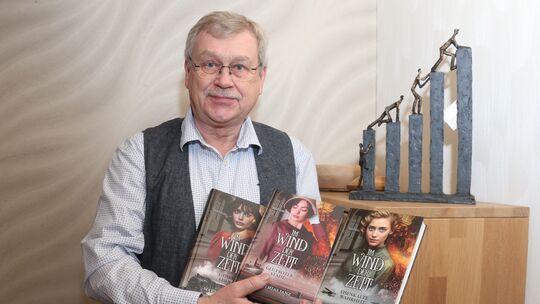 Das Leben ist für Matthias Janz, wie er sagt, das größte Abenteuer – und genau das spiegelt sich in seiner Romantriologie „Im Wi