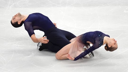 Minerva Hase und Nikita Volodin (l)