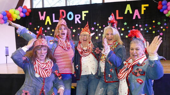 Auch in Waldorf weiß man, wie unter der Leitung von Regina Mehren gefeiert wird. Auch in Waldorf weiß man, wie unter der Leitung von Regina Mehren gefeiert wird.