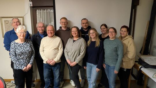 Der alte und neue Vorstand der OVG Holzappel auf einem Erinnerungsfoto (von links): Harald Nöllge, Gerda Deuser, Bernd Nöllge, M