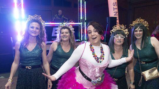 Die "Roarer Weiber" ließen es in der Markthalle krachen.