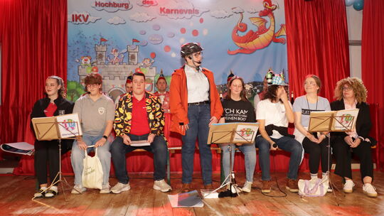 Der Sketch Illerich-Info, zwischen Brötchen und Radau, sorgte beim Publikum der Kappensitzung des IKV für zahlreiche Lacher. Dab