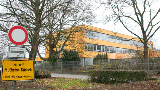 An der Realschule plus in Mülheim-Kärlich soll ein Elternteil einen Lehrer angegriffen haben.