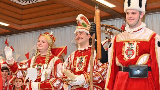 Zur Feier des 75-jährigen Bestehens der KG regiert in Briedel an den närrischen Tag ein Dreigestirn.