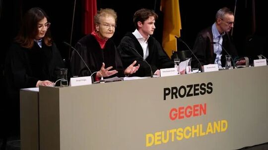 «Prozess gegen Deutschland» im Thalia-Theater Hamburg