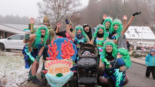 Die Tanzgruppe X-Press entführt in Weibern in eine schillernde Unterwasserwelt. Die Tanzgruppe X-Press entführt in Weibern in eine schillernde Unterwasserwelt.