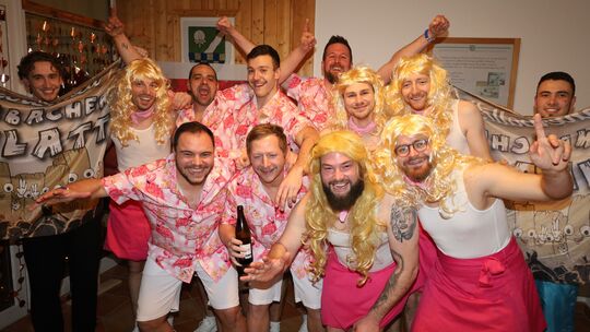 Pure Freude steht dem "Dachlatten"-Männerballett ins Gesicht geschrieben - ihr Auftritt war mit ganz viel Herzblut, Pep und Espr