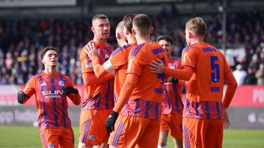 Holstein Kiel - FC Schalke 04 Holstein Kiel - FC Schalke 04