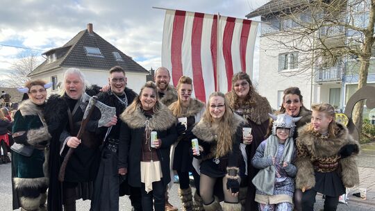 Altenkirchen: Die "Wikinger" aus Fluterschen, bestehend aus verschiedenen Familien, bringen einen Hauch Skandinavien in die Krei
