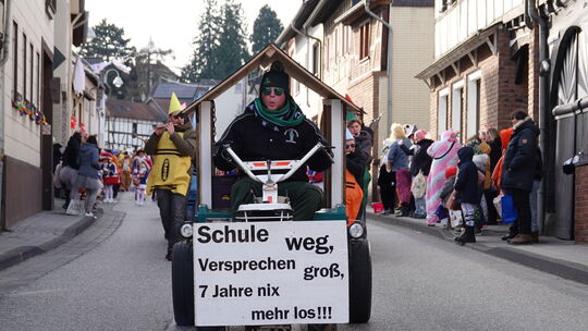 Ringen: Lantershofens Junggesellen trauern der Alten Schule nach.
