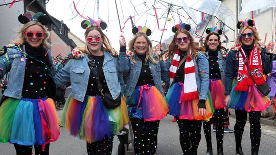 Leutesdorf: Gut abgeschirmt und für den Notfall gerüstet sind diese jungen Damen.