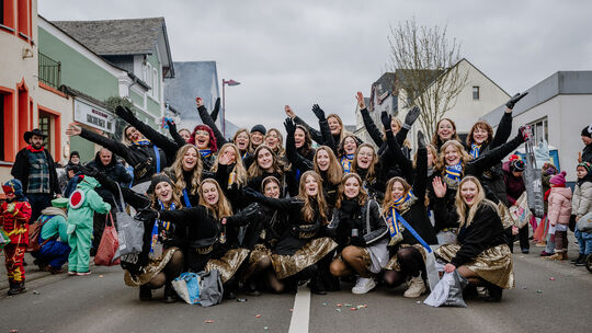 Goldies Showtanzfunken Kirchberg: Wenn Gold auf Glitzer trifft und Power auf pure Lebensfreude! Mit strahlenden Gesichtern und e