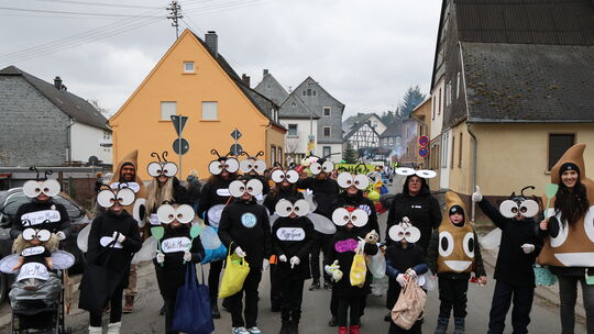 Ganz schön große Augen machten „Silke und Kids“, eine der sieben Fußgruppen beim Bundenbacher Fastnachtszug. Ganz schön große Augen machten „Silke und Kids“, eine der sieben Fußgruppen beim Bundenbacher Fastnachtszug.