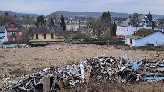 Nach dem Abriss des Hotel Palm blieb nur ein ungepflegtes braches Grundstück.