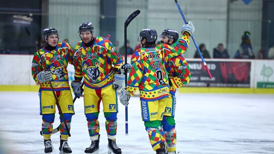 Manchmal reicht sogar ein einziger Treffer, um drei Punkte zu kassieren: Hier bejubeln die Neuwieder Bären gegen die Chiefs aus