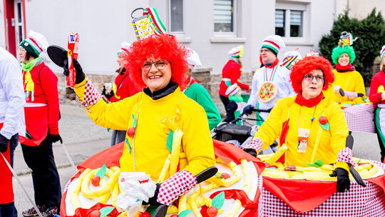 Bunt ist sie die Fassenacht, das zeigen die Kostüme des SCC Schwall unter dem Motto "Pizza, Pasta, Karneval". Bunt ist sie die Fassenacht, das zeigen die Kostüme des SCC Schwall unter dem Motto "Pizza, Pasta, Karneval".