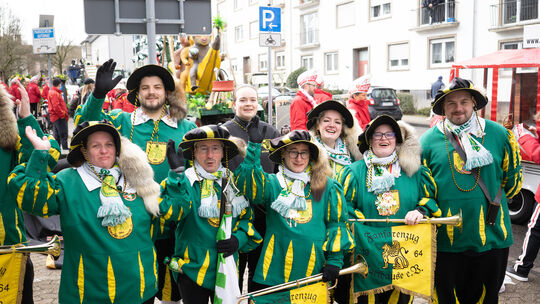 Der Fanfarenzug Karthause freut sich: Bald startet der große Umzug in Koblenz.