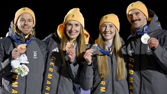 Nach Bronze am Vortag im Einzel fuhr die Brachbacherin Jacqueline Pfeifer (2. von links) in Cortina d'Ampezzo auch im Mixed mit