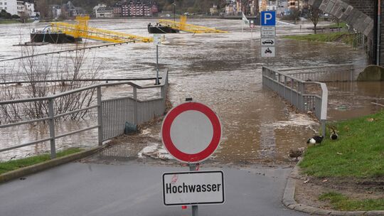 Die Mosel ist schon vor eingen Tagen stellenweise über die Ufer getreten - wie hier in Cochem. Die Mosel ist schon vor eingen Tagen stellenweise über die Ufer getreten - wie hier in Cochem.