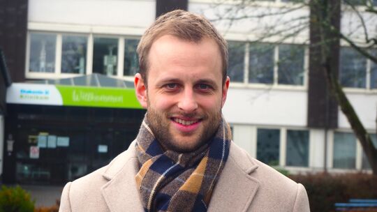 Für das Porträt mit unserer Zeitung zur Landtagswahl am 22. März hat sich CDU-Kandidat Matthias Reuber das ehemalige Krankenhaus