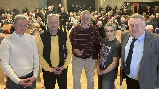 Sie sprachen im Rahmen der gut besuchten Infoveranstaltung im Pfarrheim in Birken-Honigsessen (von links): Christoph Gehrke und