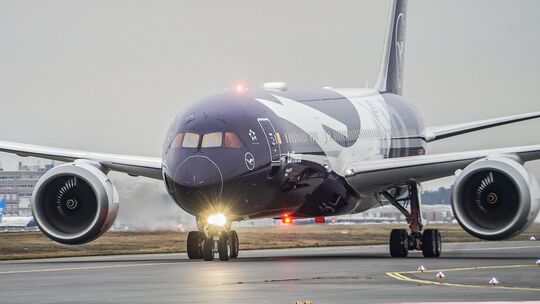 Boeing 787-9 mit Sonderlackierung «100 Jahre Lufthansa»