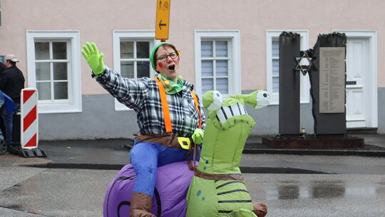 Für die Besucher des Zugs wäre trockenes Wetter schöner gewesen. Diese Schnecke schien sich bei Regen jedoch sichtlich wohlzufüh
